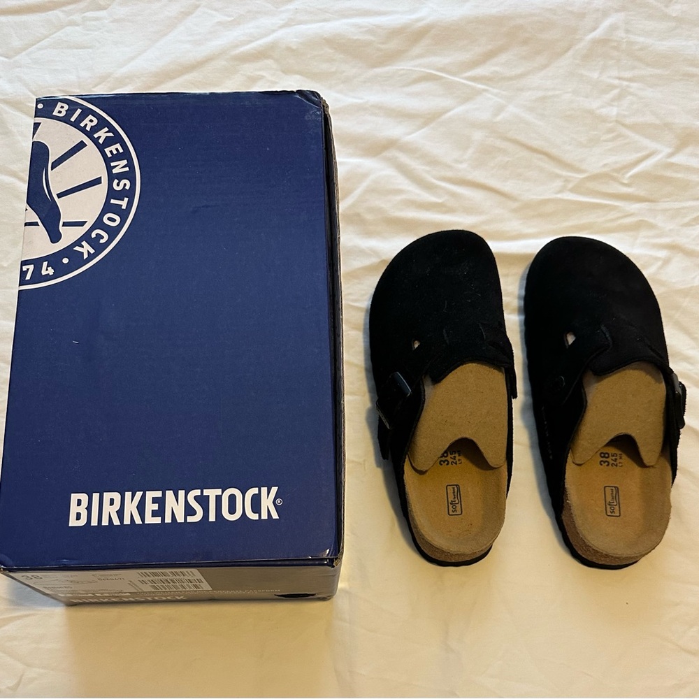 Birkenstock Black Boston BS Size 38 Soft Footbed
Suede Never Worn Size 7 Regular